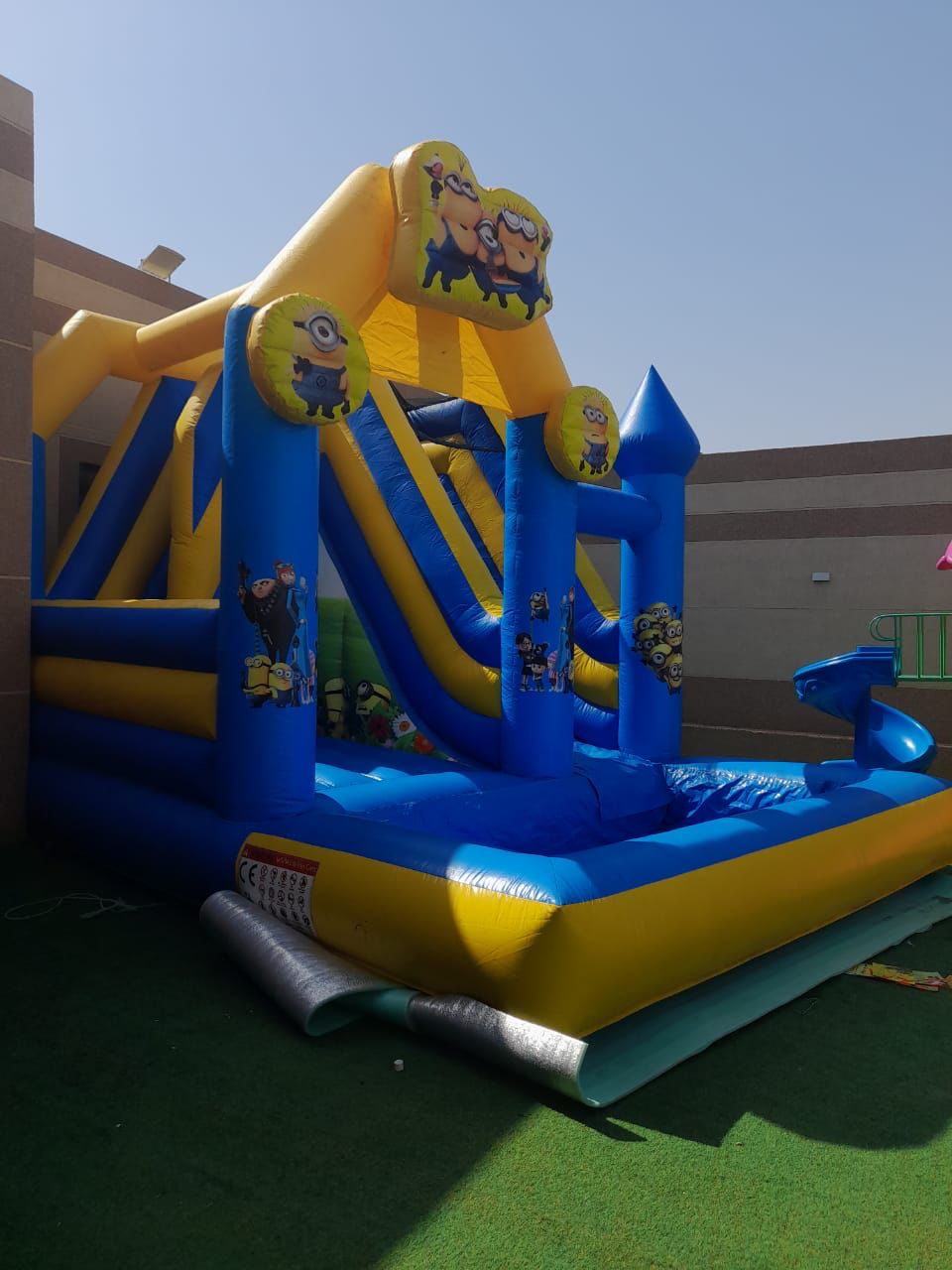 Minions water bouncer
